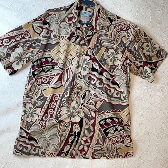 Island  traditions of Hawaii. Mens short sleeve shirt. L. Beige,black maroon., - Picture 3 of 6